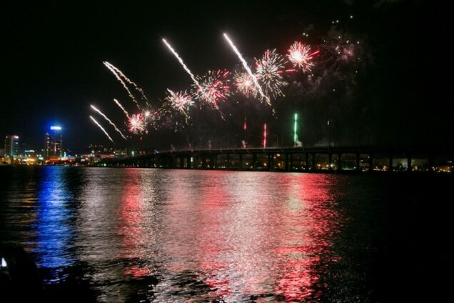 В Днепропетровске на День Победы прогремел 20-минутный салют