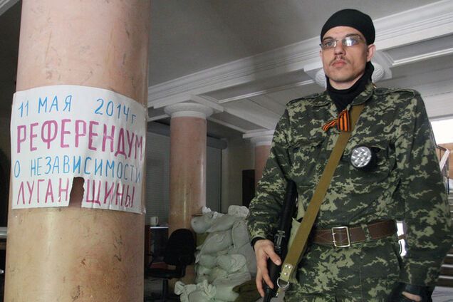 На Луганщине 40 вооруженных людей захватили помещение предприятия