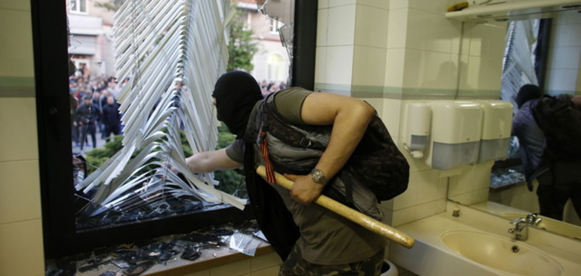 В Мариуполе появились листовки, осуждающие 'Донецкую бандитскую республику'