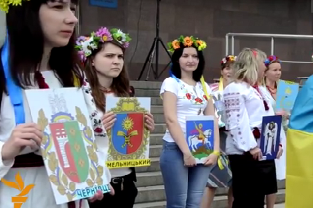 В Запорожье устроили флешмоб за единство Украины