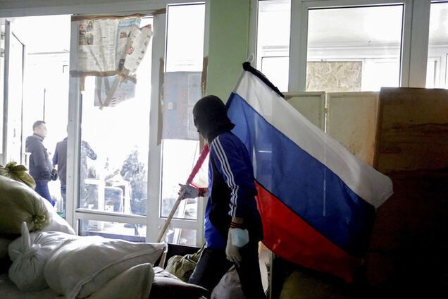 Террористы похитили начальника и трех сотрудниц Краматорского аэродрома