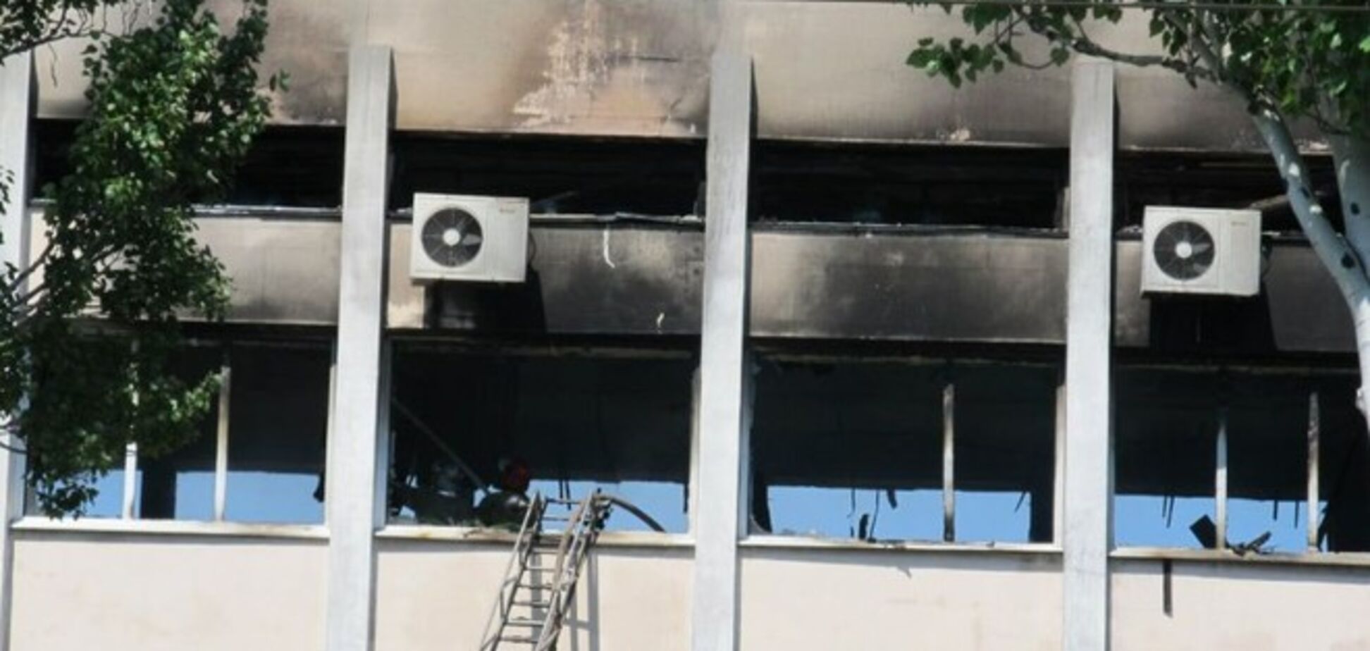 В Мариуполе сгорел зал сессий горсовета