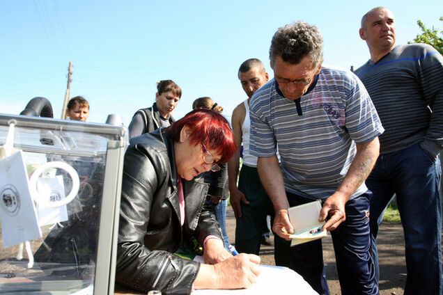 Журналист четыре раза проголосовал на псевдореферендуме в Донецке