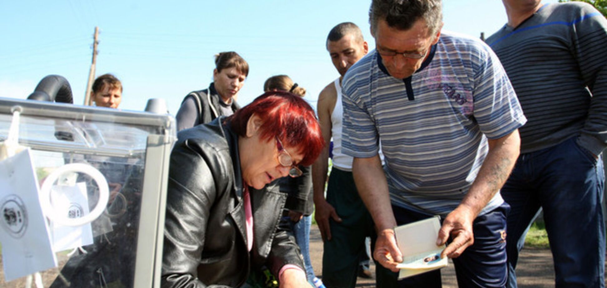 Журналист четыре раза проголосовал на псевдореферендуме в Донецке