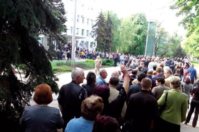 На Донбассе строятся в искусственные очереди, чтобы проголосовать на псевдореферендуме