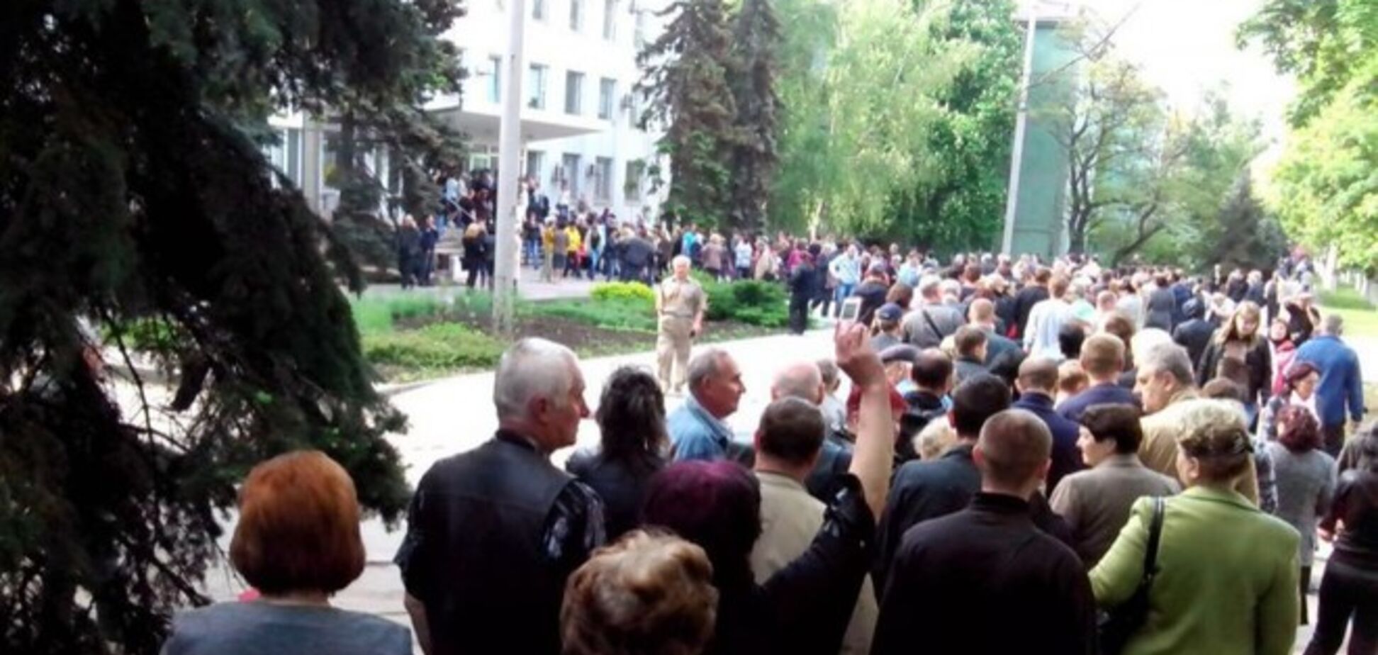 На Донбассе строятся в искусственные очереди, чтобы проголосовать на псевдореферендуме