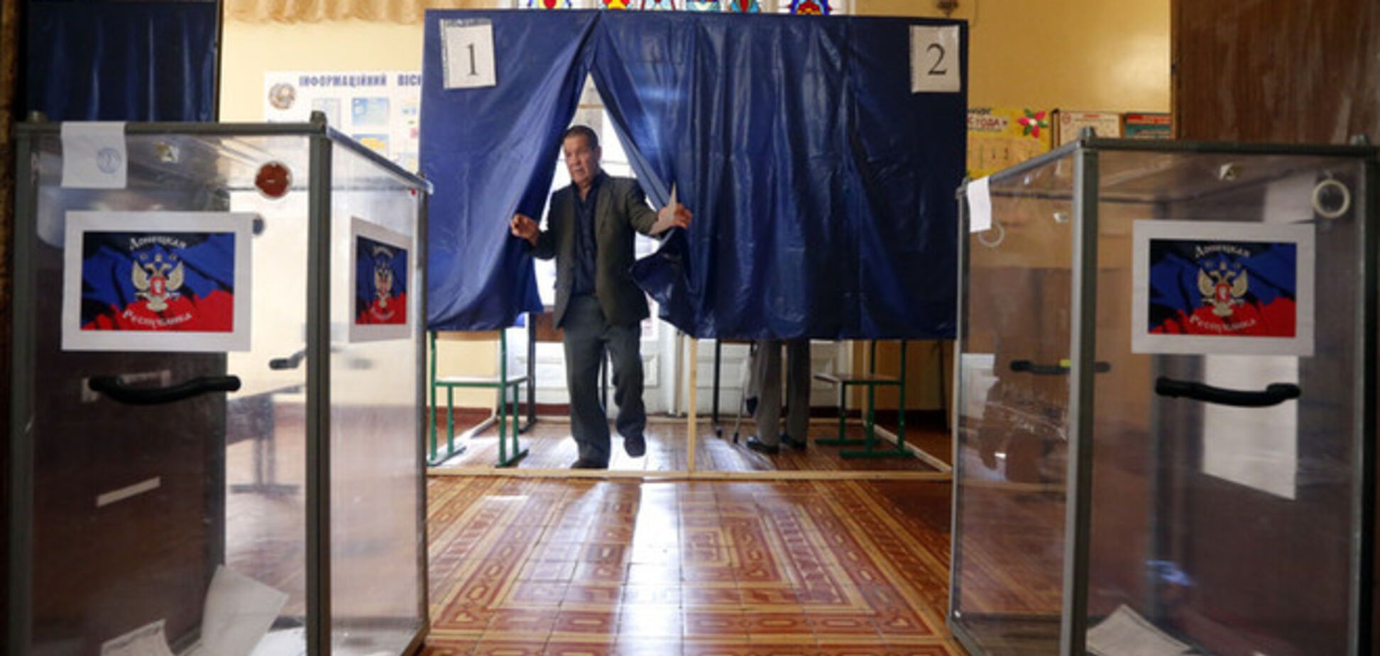 Псевдореферендум на Донбассе проходит под дулом автоматов: террористы уже обещают ввести рубли