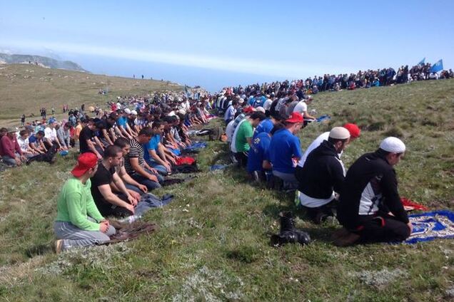 Татары покорили одну из самых высоких гор Крыма, скандируя 'Слава Украине!'
