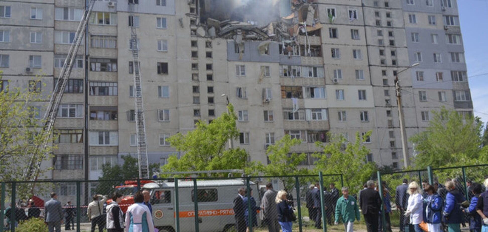 СМИ: под завалами дома в Николаеве остаются живые люди