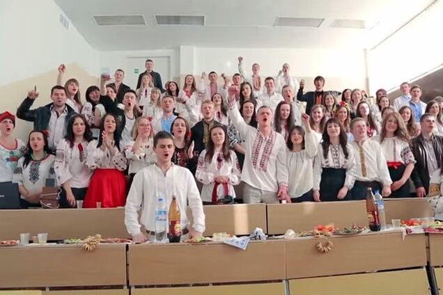 Украинские студенты перепели мегахит ультрас о Путине. Видеофакт