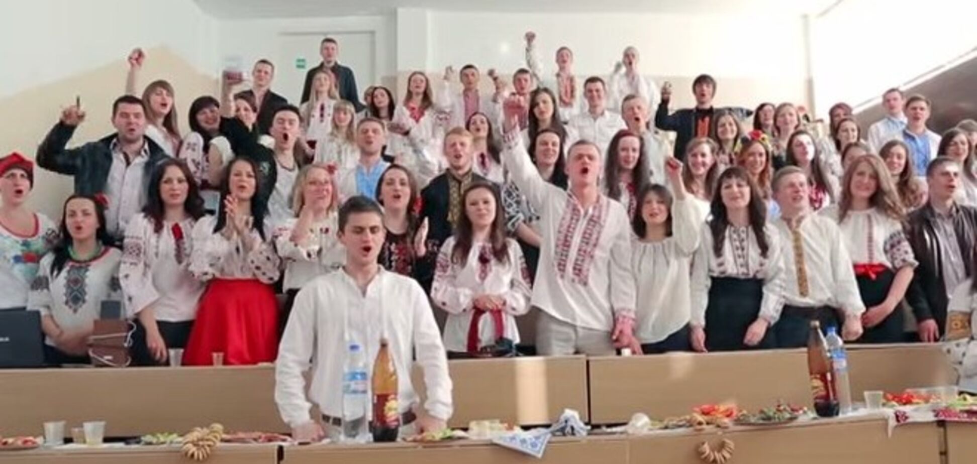 Украинские студенты перепели мегахит ультрас о Путине. Видеофакт