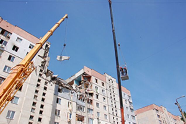 Взрыв в Николаеве: под завалами еще остаются люди