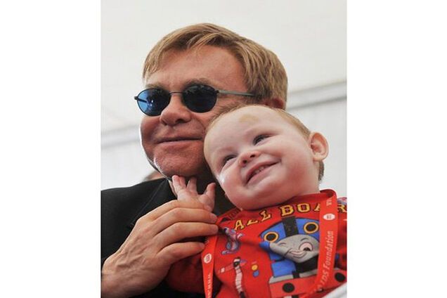 Сирота из Мариуполя ищет защиты у Элтона Джона