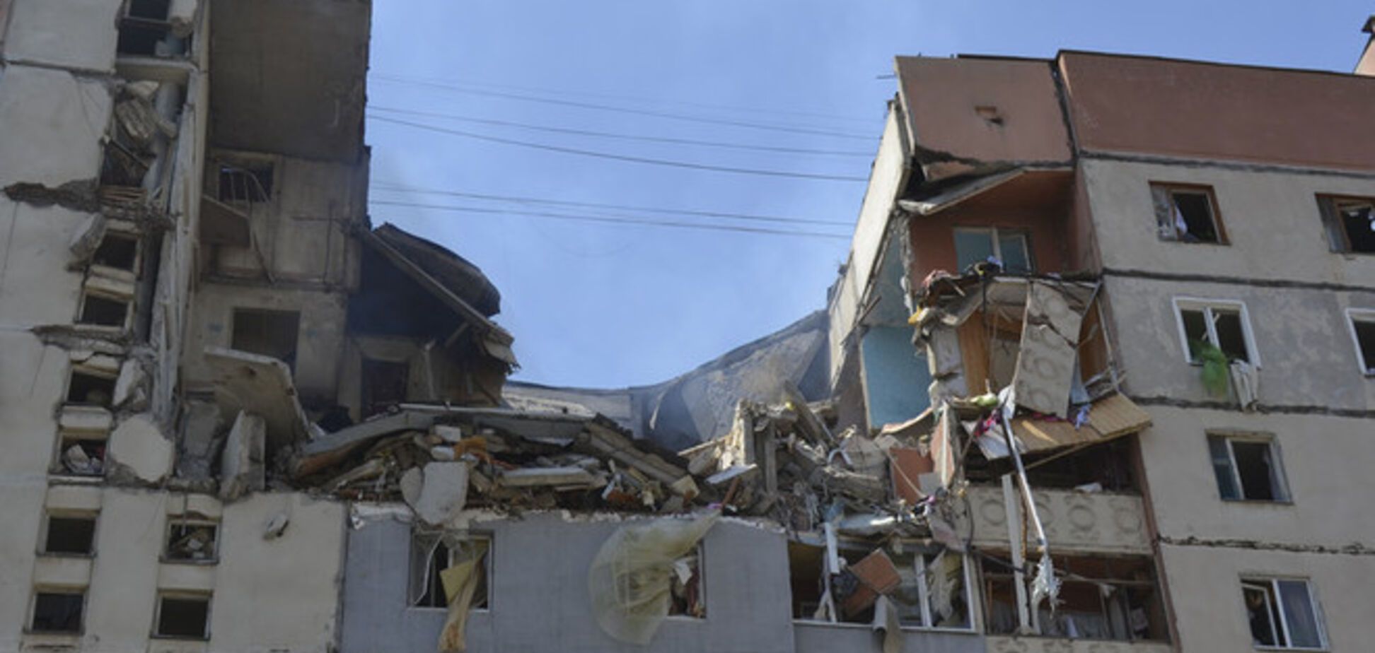 СМИ: из-под завалов дома в Николаеве извлекли тело предполагаемого виновника взрыва 