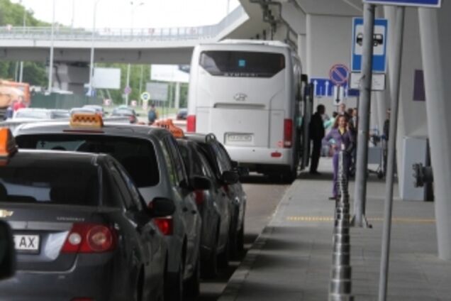 В 'Борисполь' вернулись таксисты-нелегалы: везут в Киев за 350 грн