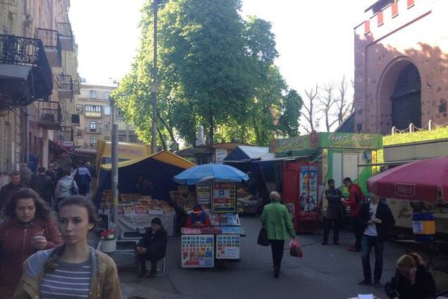 Бондаренко говорит, что МАФы возле 'Золотых ворот' убрали, киевляне опровергают