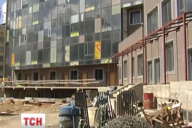 Скандальная стройка 'Охматдета': деньги исчезли, новый корпус недостроен