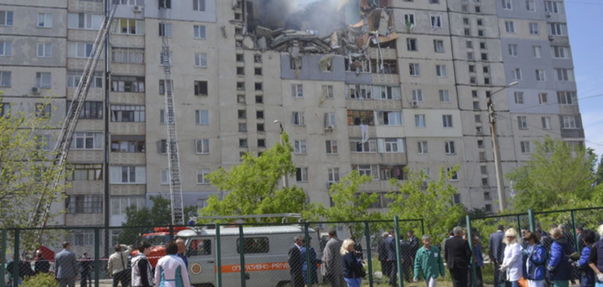 Под завалами дома в Николаеве остаются две девушки