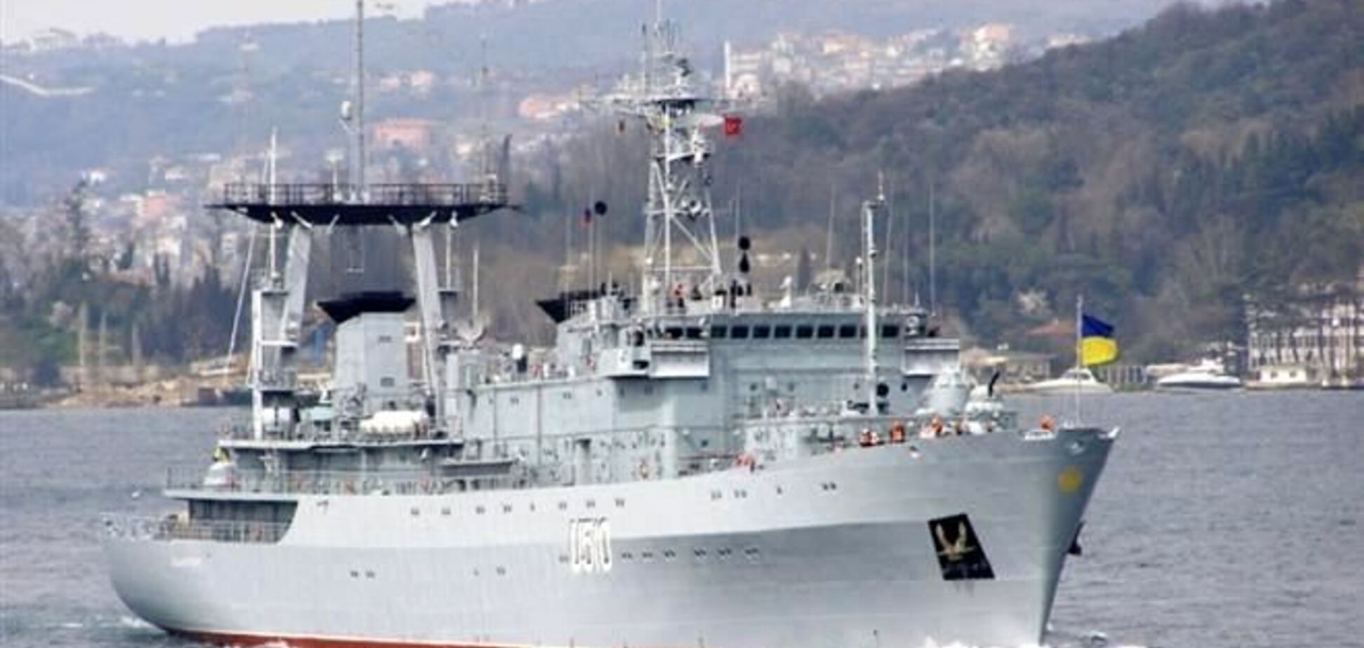 Возвращение украинских кораблей из оккупированного Крыма отложили из-за шторма
