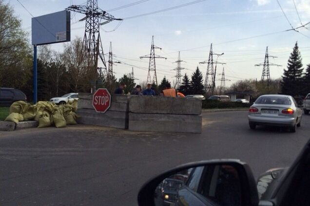 В Донецке пособники террористов возвели новый блокпост
