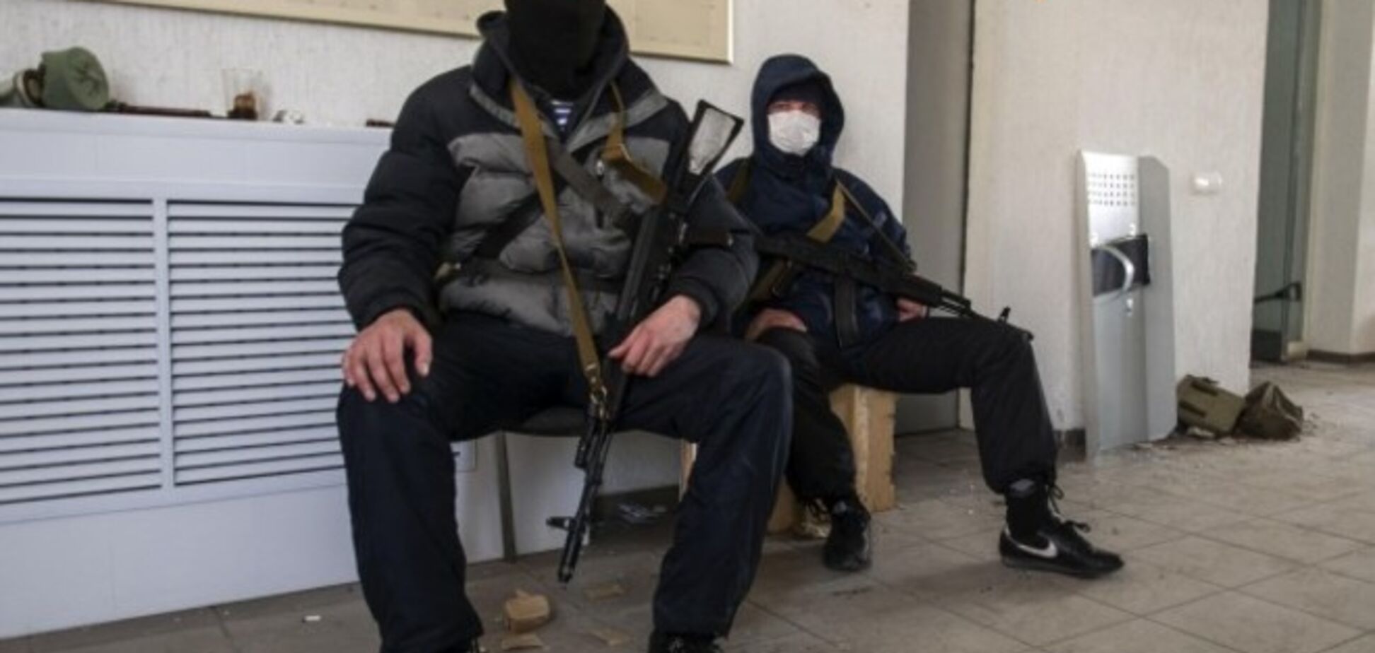 В Луганске шесть пособников террористов, избив семью, забрали 220 гривен