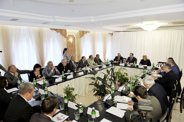 По инициативе Тигипко проходит конференция по урегулированию кризиса 'Мир и гражданское согласие в Украине'