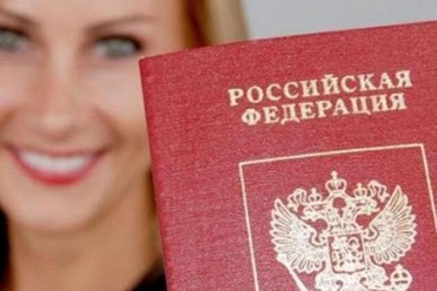На материковую Украину не пускают крымчан с российскими паспортами