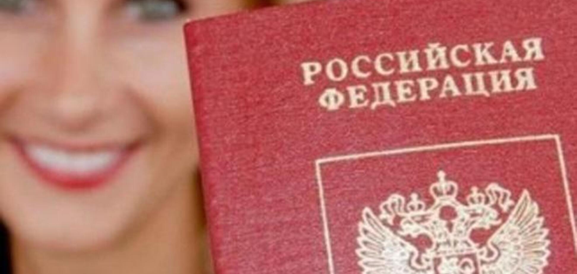 На материковую Украину не пускают крымчан с российскими паспортами