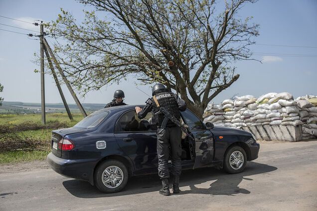 В Мариуполе обстреляли блокпост Нацгвардии: под пули попали журналисты