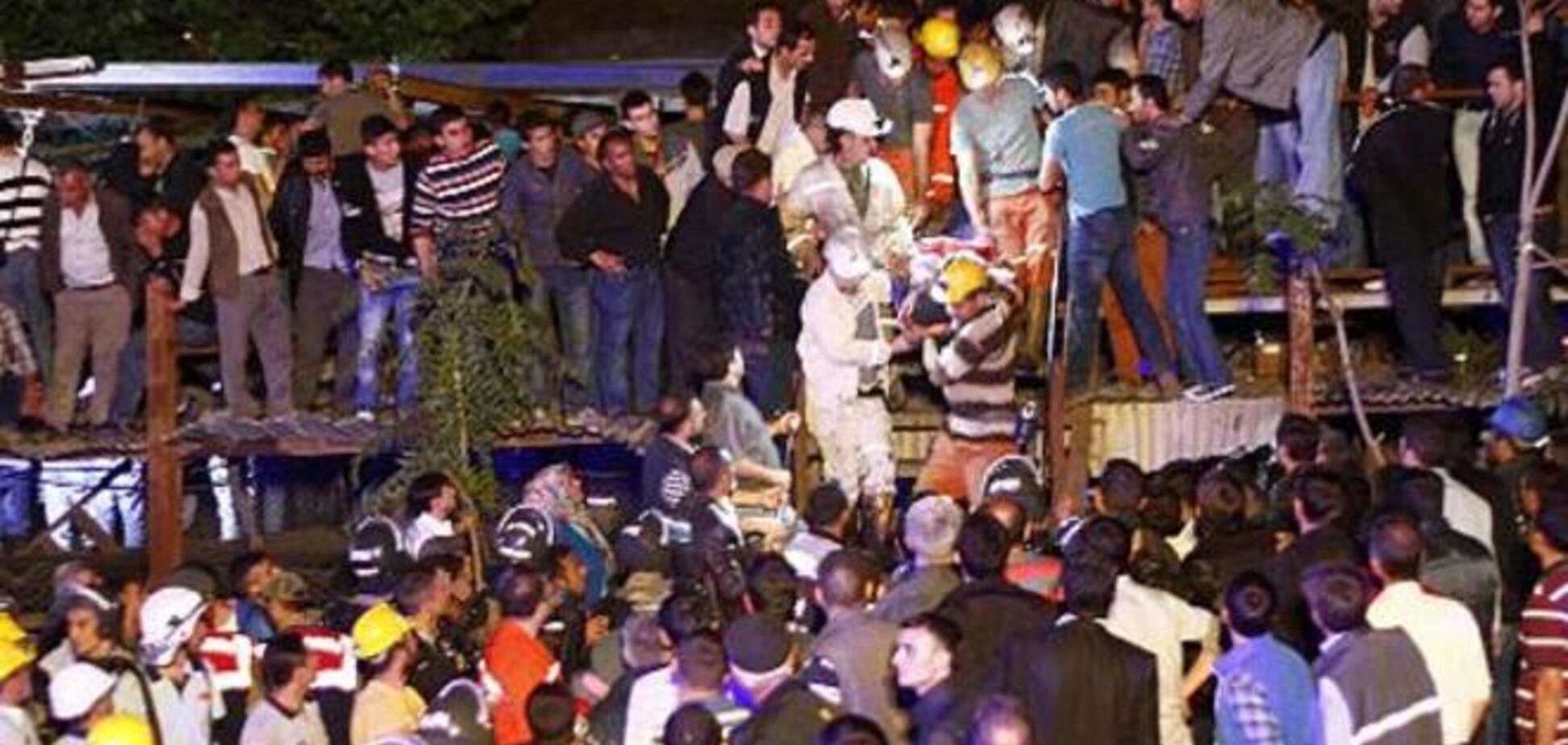 Полиция Турции разгоняет протестующих шахтеров слезоточивым газом и водометами