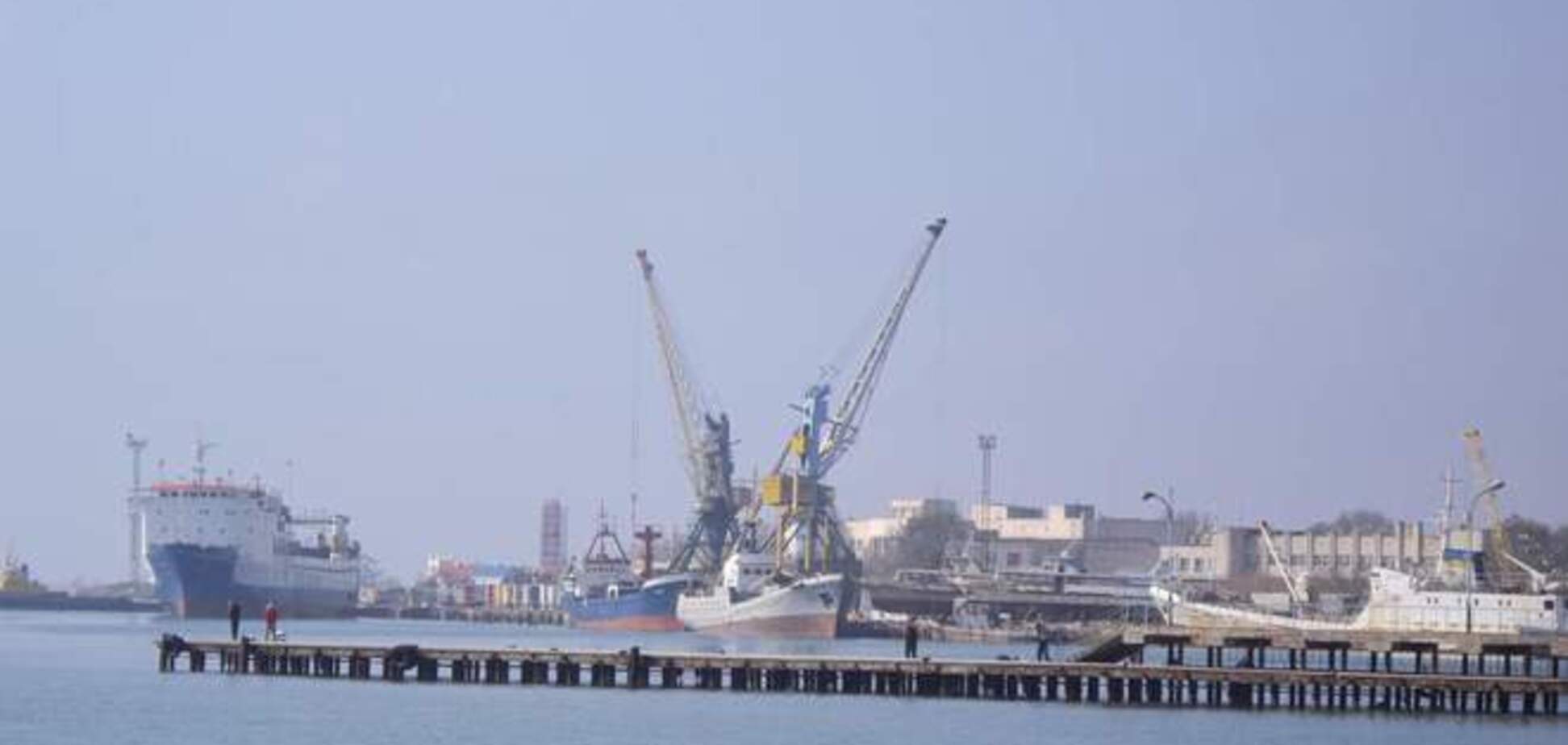 'Крымская власть' уже хочет закрыть порты в Феодосии и Евпатории