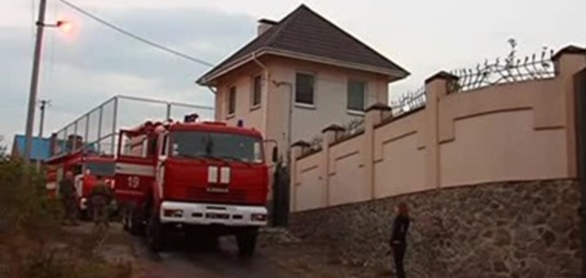 На Днепропетровщине неизвестные забросали 'коктейлями Молотова' особняк соседа Царева