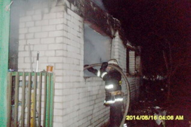 Из-за удара молнии в Киеве загорелся дом, погиб мужчина