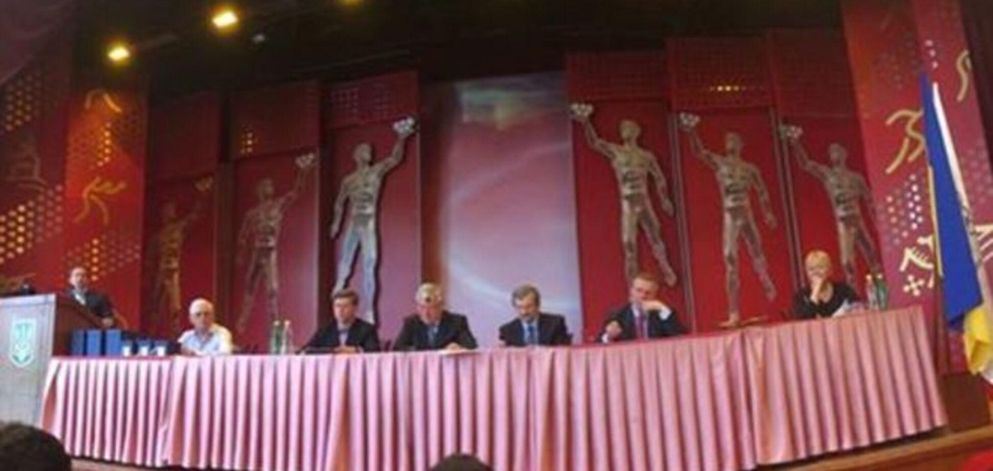 Томенко избран почетным президентом Федерации биатлона Украины