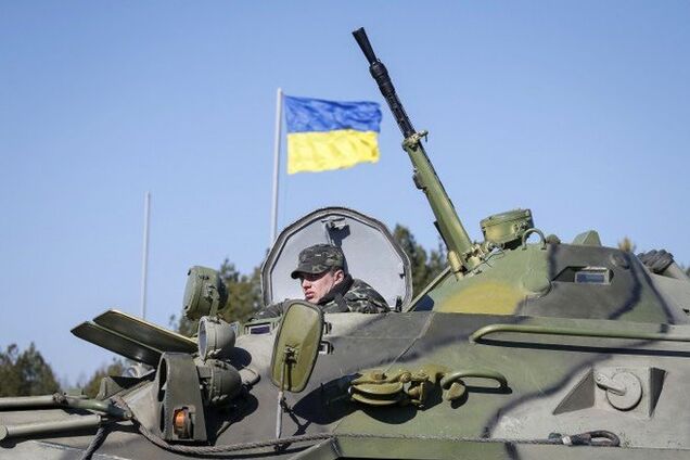 Военные в Донецке предупредили заезжих террористов, что будут стрелять в случае штурма части