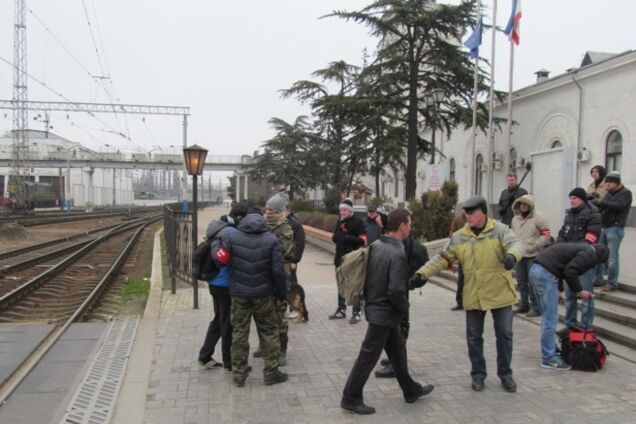 Обыскивать дом крымских татар в Крыму пришли 15 человек без документов