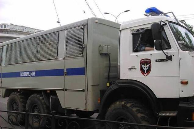 Против крымских татар бросили 'самооборону' с автоматами - блогер