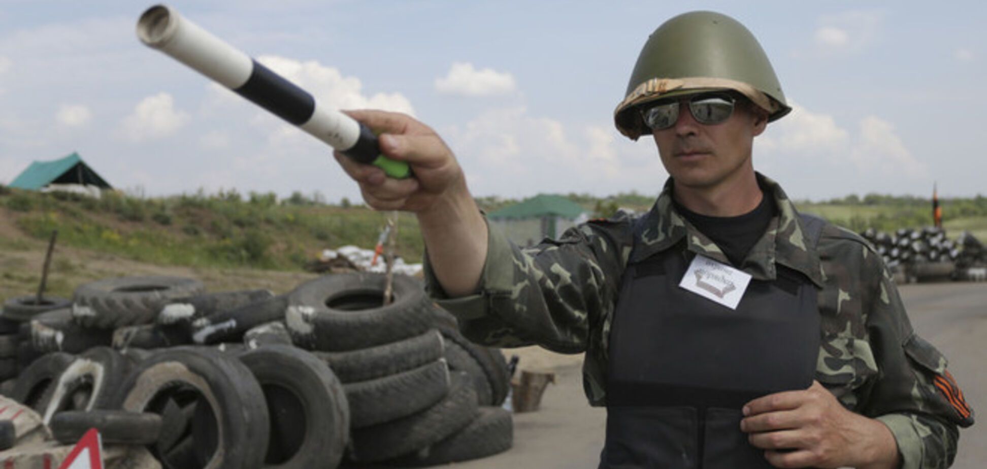 На блокпостах в Луганской области террористы изымают продукты питания и бензин