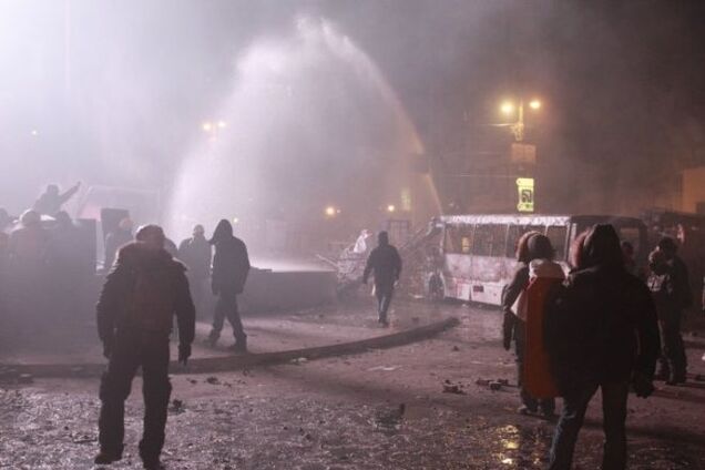 Суд запретил использование водометов на морозе