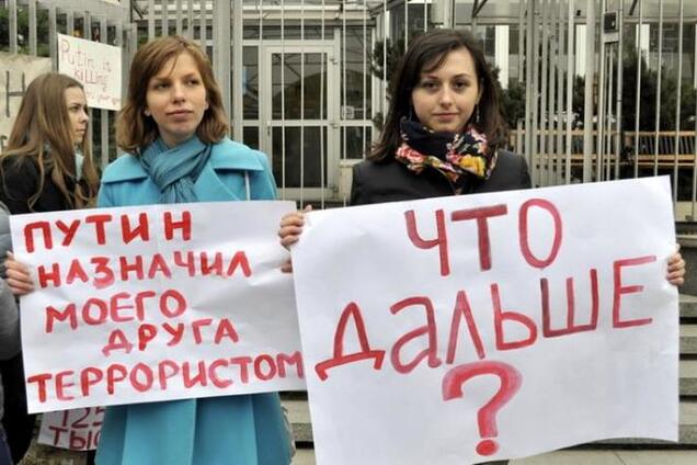 Украинские туристы в Праге устроили референдум с вопросом 'Путин – х**ло?'