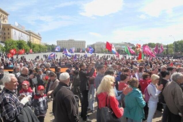 В Харькове параллельно митингуют за референдум и в память репрессированных крымских татар