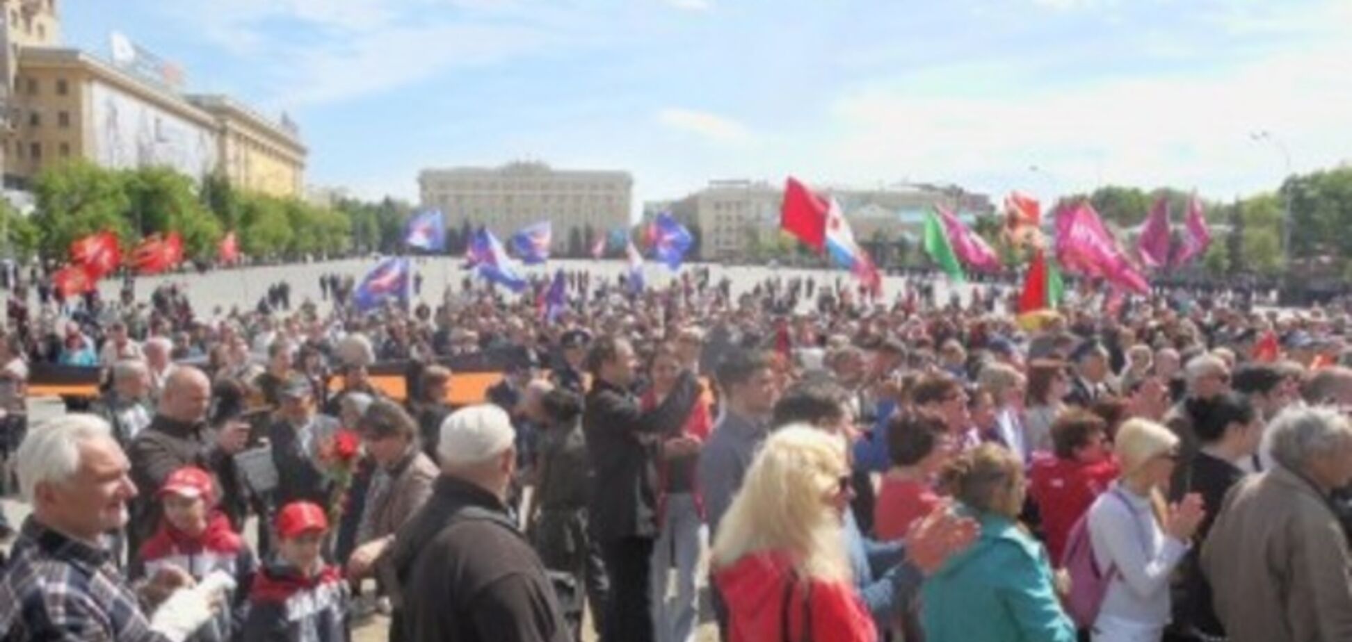 В Харькове параллельно митингуют за референдум и в память репрессированных крымских татар