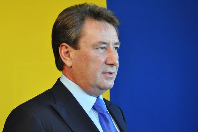 Претендент на президентское кресло снялся с выборов ради Порошенко