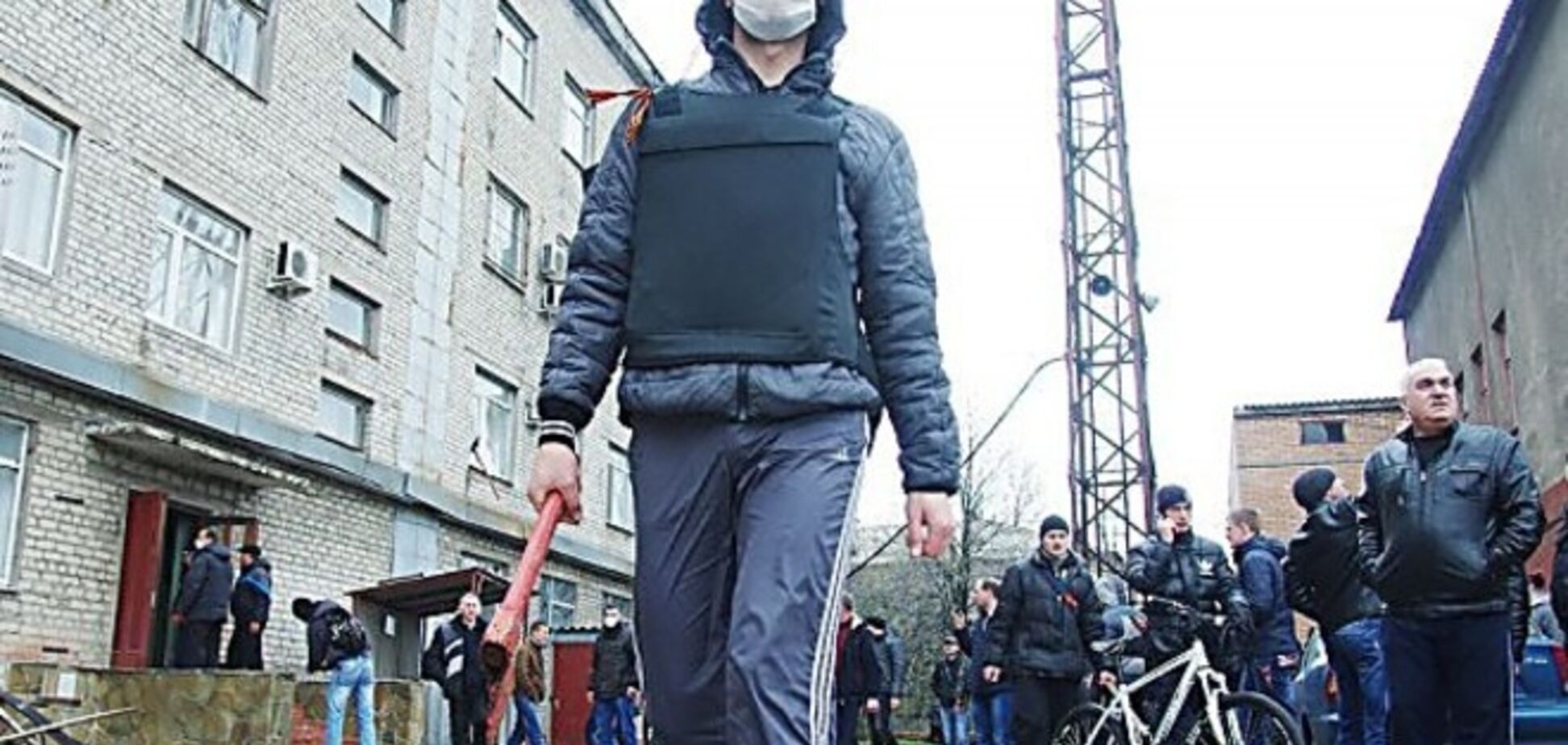 В Горловке вооруженные люди напали на управление химзавода