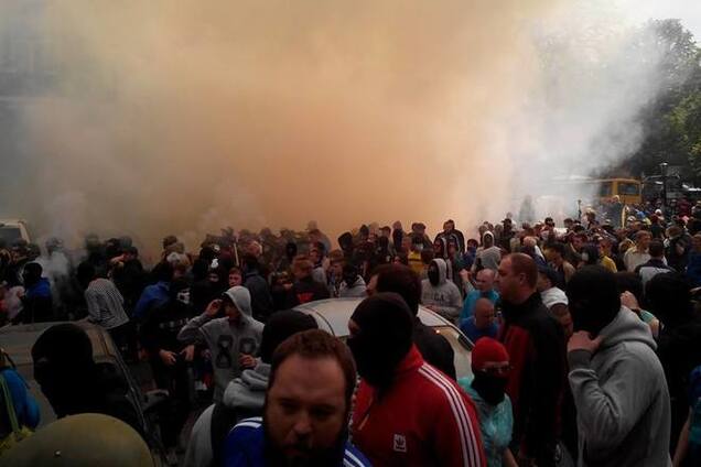 Одесские пособники террористов напали на марш 'За единую Украину'. Видеотрансляция