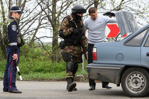 На блокпосту вблизи Изюма задержали россиян с битами и 200 тыс грн