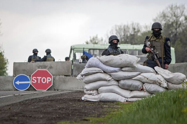 Глава МВД: силовики взяли Славянск в кольцо, террористов берут в плен