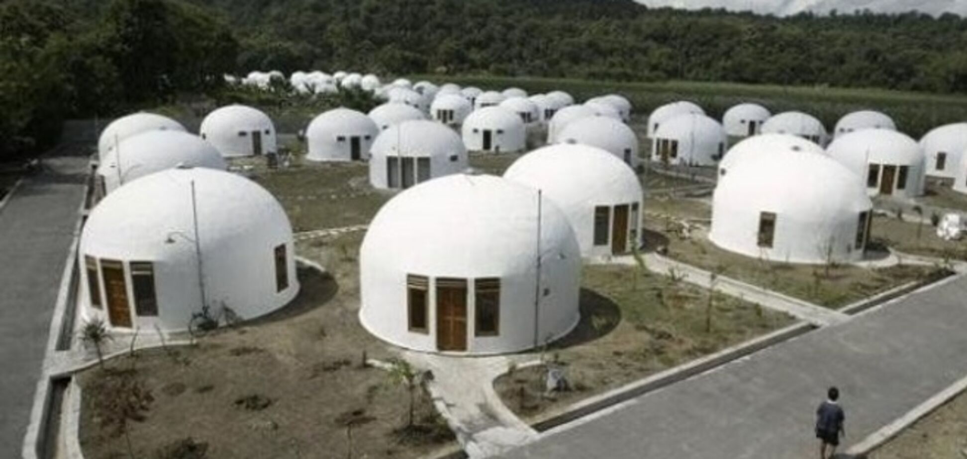 Купольные домики для самых бедных жителей Индонезии