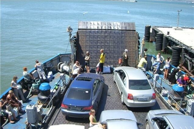 Марионетки Крыма уверяют: туристы довольны, несмотря на многочасовые очереди на въезде