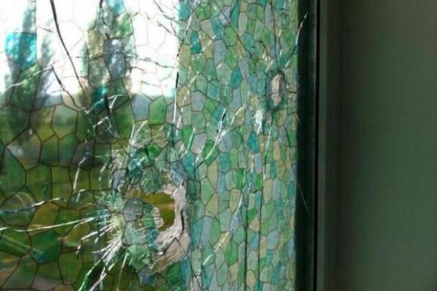 Террористы расстреляли детский приют в Славянске